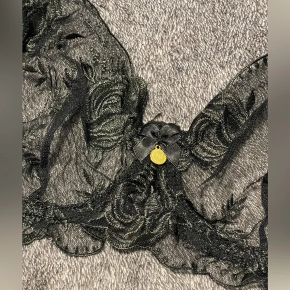 Elegant Black Lace Lingerie Set - Picture 5 of 11